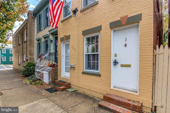 Photo - 1006 Oronoco St Townhome