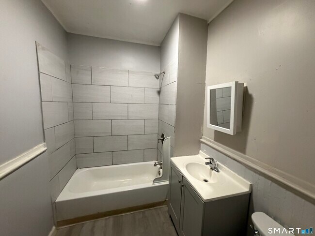 Photo - 29 Silver St Unit 2