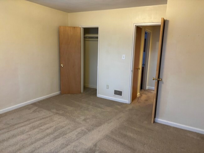 Building Photo - 506 Morse Ave Unit 506 Morse ave