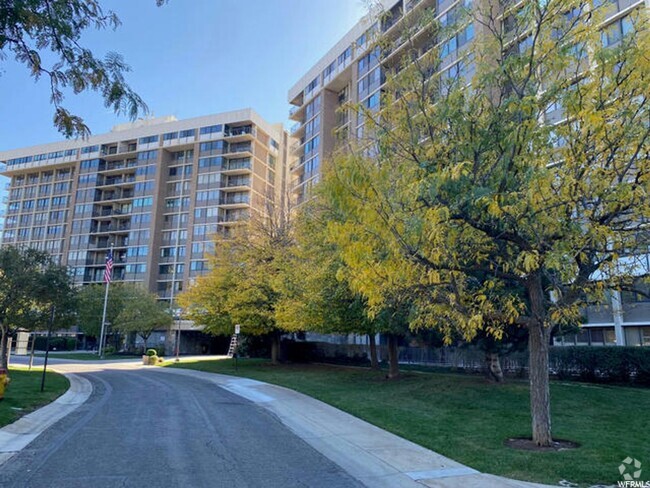 Building Photo - 2 bedroom/2 bathroom Condo in SLC/Zion Summit Unit 407E