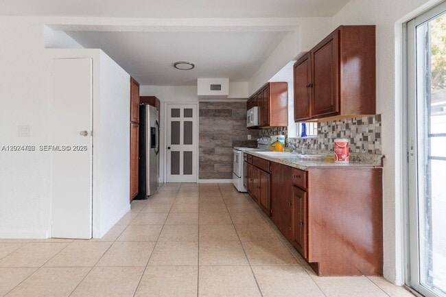 Photo - 1301 NE 153rd St