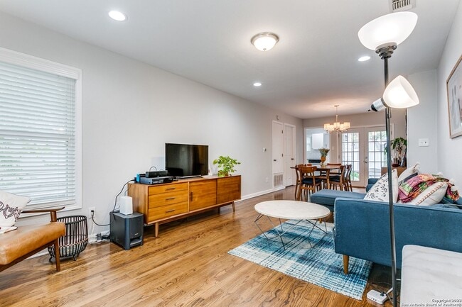 Photo - CHARMING 4-BEDROOM IN WILSHIRE VILLAGE