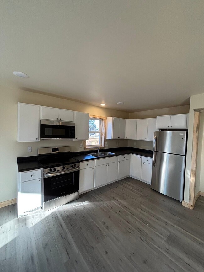 Photo - 109 N Oak St