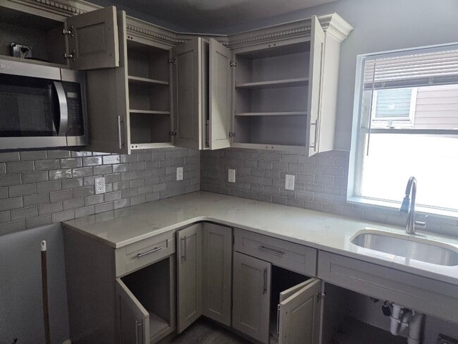 Photo - 87 Lexington Ave Unidad B