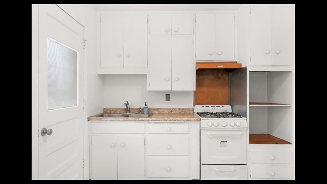 Kitchen - 636 San Pablo St SE Unit A