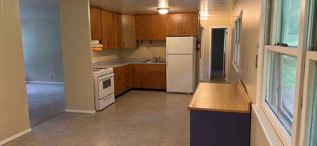 Photo - 3 BEDROOM RANCH HOME AVAIL JULY 2026. Mont...