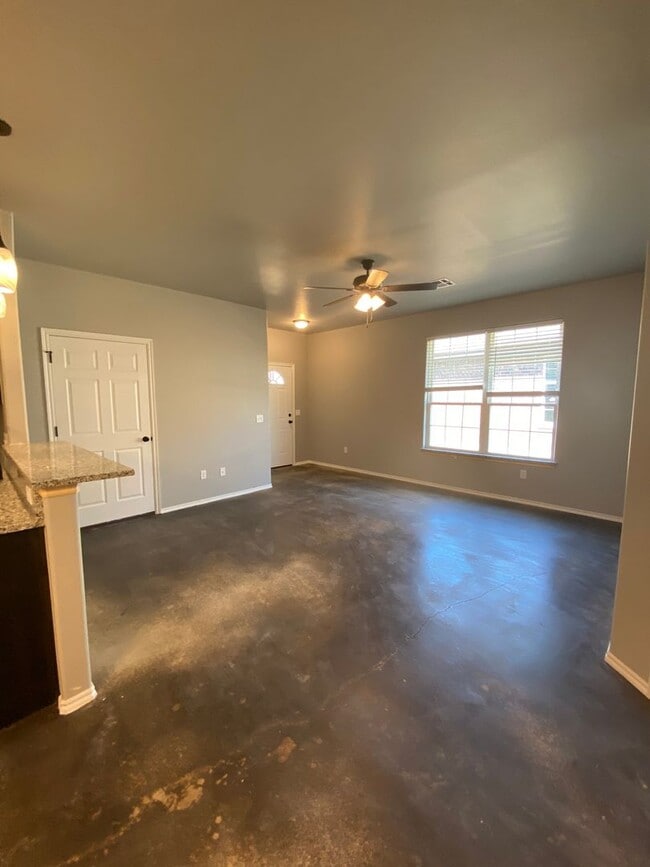 Photo - 3 bedroom and 2 bathroom duplex in El Reno!