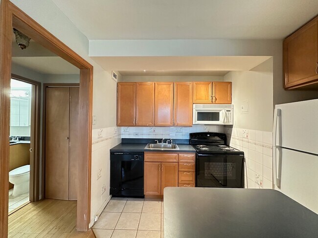 Photo - 450 W Wellington Ave Unit G41