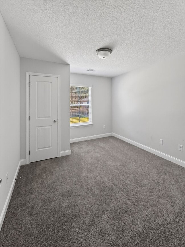 Photo - RATE DROP ALERT (was $2350/month) and MOVE-IN SPECIAL: 50% OFF 1ST MONTH'S RENT!**