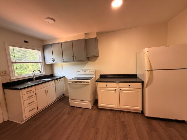 Photo - 2900 Lawndale Dr