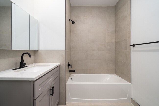 Photo - 224 Garfield Ave Unit 3D