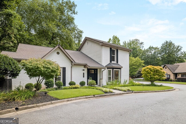 Photo - 2861 Dorby Close NE