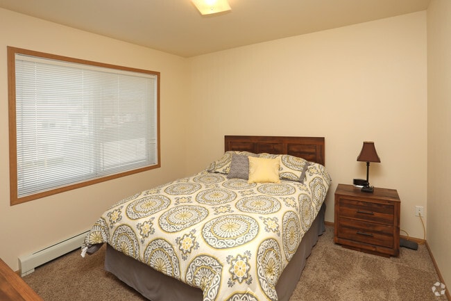 2BR, 2BA, Fully Furnished - 1,037 SF