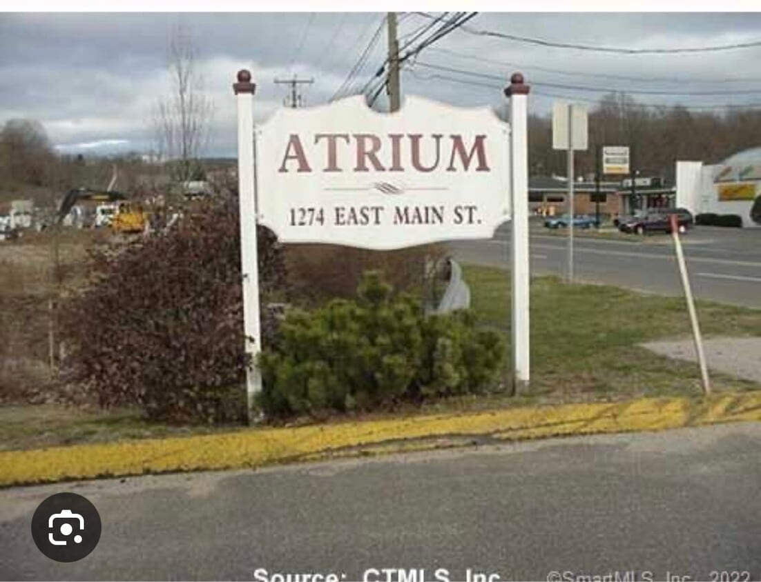Photo - 1274 E Main St (Meriden, CT)