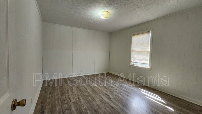 Photo - 140 Realty St