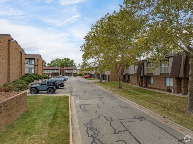 Photo - London Square Apartments