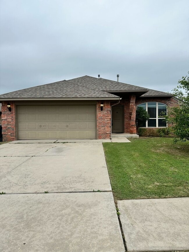 4 BEDROOMS! - First Month Free - 4 BEDROOMS!  - First Month Free House