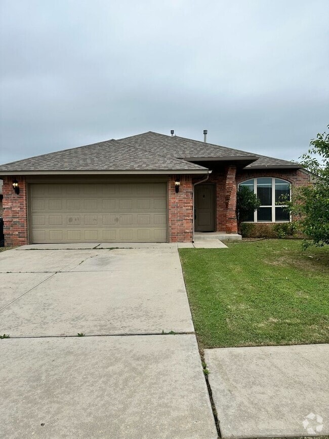 Building Photo - 4 BEDROOMS!  - First Month Free Rental
