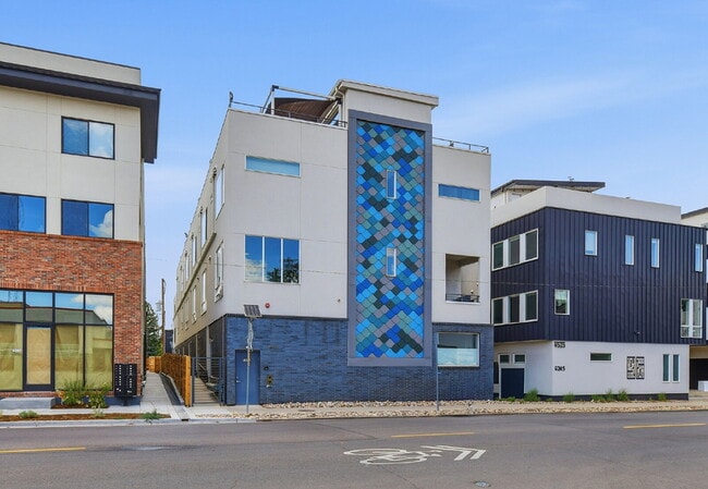 Building Photo - $3,640.95 with $300 Off the first month's rent, 2 Bed, 2.5 Bath Townhome in Denver with Rooftop P... Unit 7