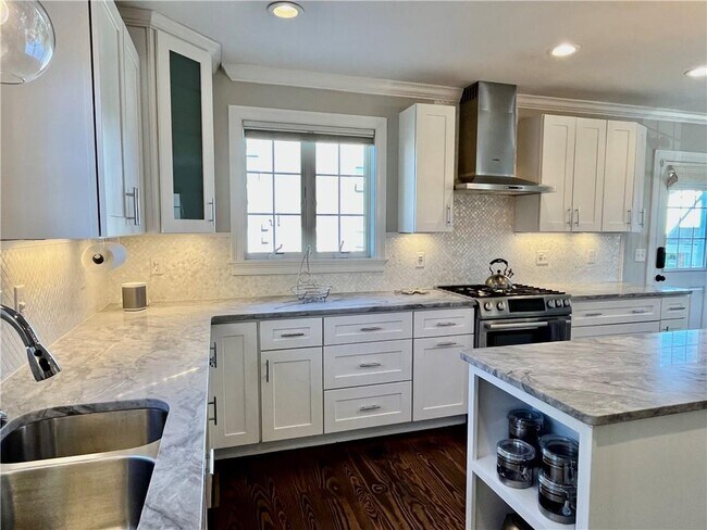 Photo - 24 1/2 Stockholm St