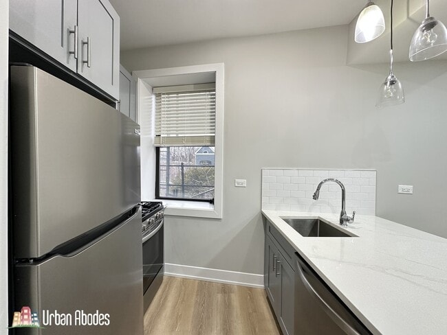 Photo - 442 W Belden Ave Unit A04C