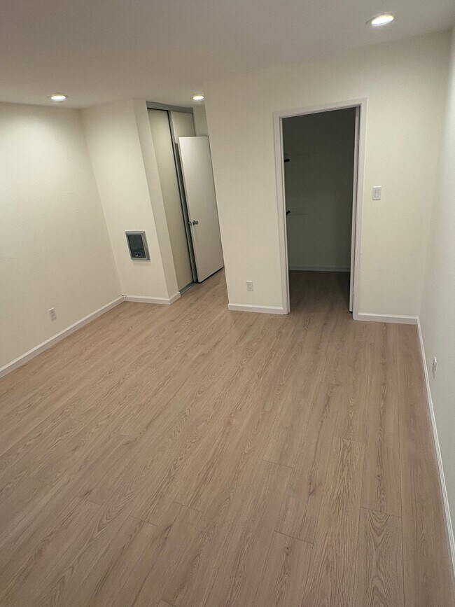 Photo - 3840 Howe St Unidad 106