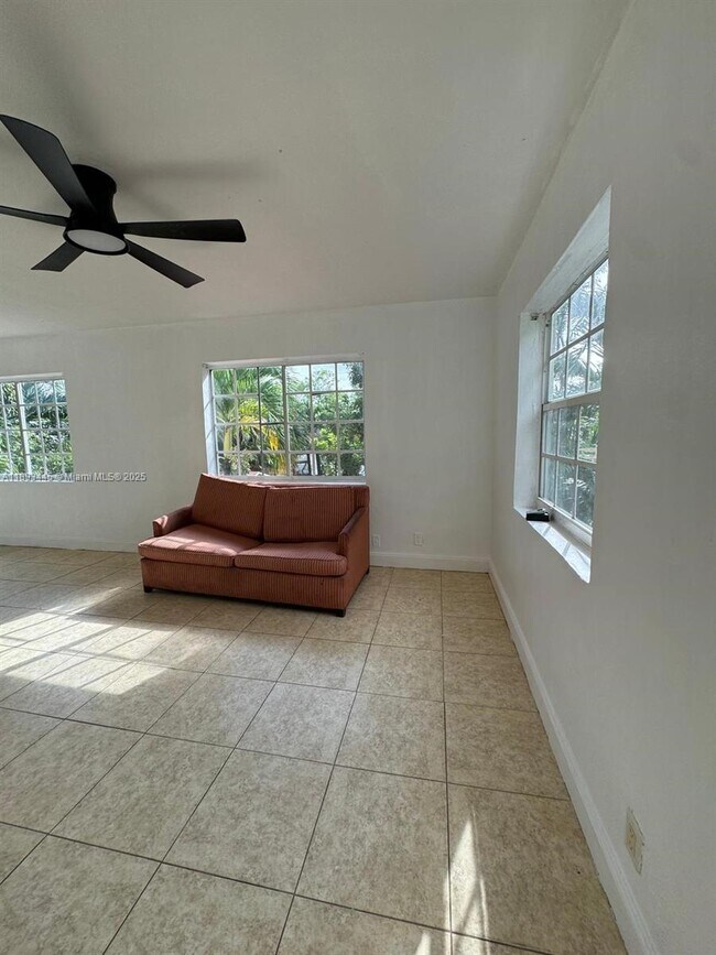 Photo - 604 SW 2nd Ave Unit 2