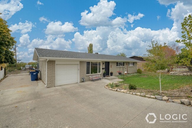 Photo - Gorgeous Home in Great Location!