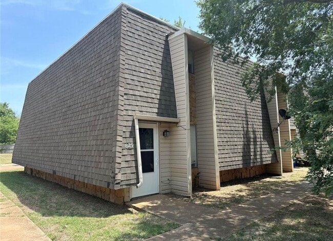 Photo - Cute Townhouse in the Heart of Norman, just minutes from OU!