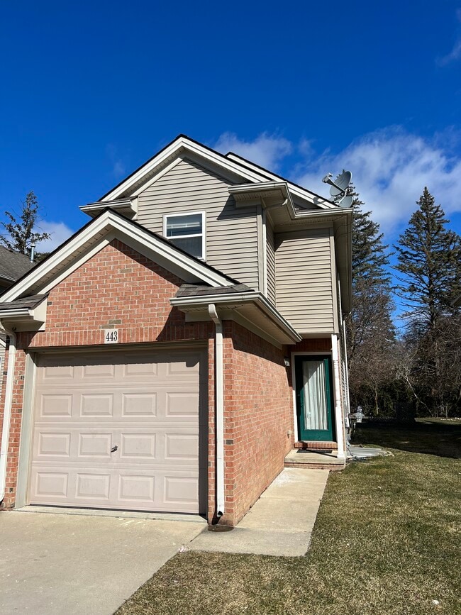 Building Photo - 443 South St Unit 443