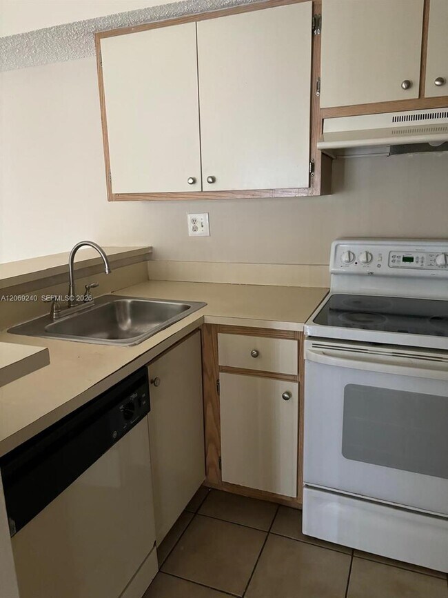 Photo - 7200 NW 179th St Unidad 310