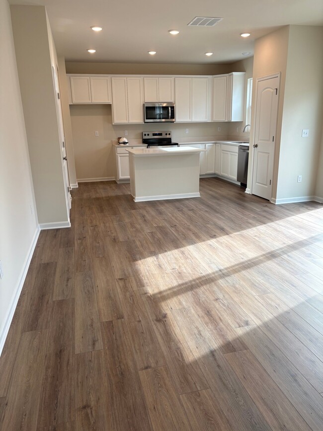 Photo - 2013 Lyndon Green Cir