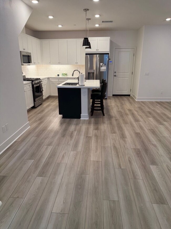 Photo - Bedford Beauty Unit 103