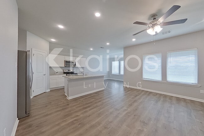 Photo - 123 Yardley Ct