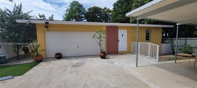 Photo - 984 SW 9th St Unidad 4