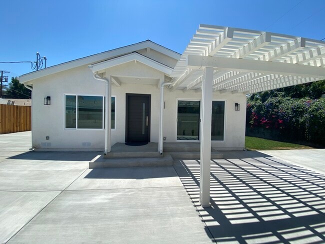 Building Photo - 6733 Glade Ave