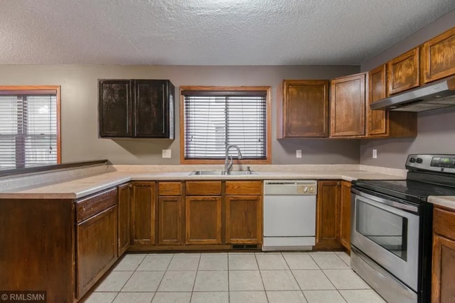 Cocina 2 - 309 Aurora Ave