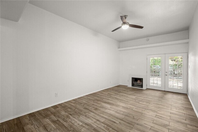 Photo - 6803 Woodhue Dr Unit B