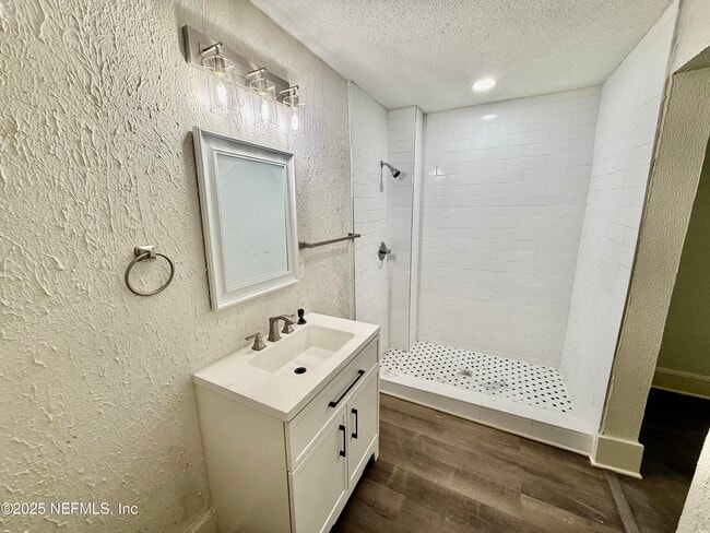 Photo - 1130 E 16th St