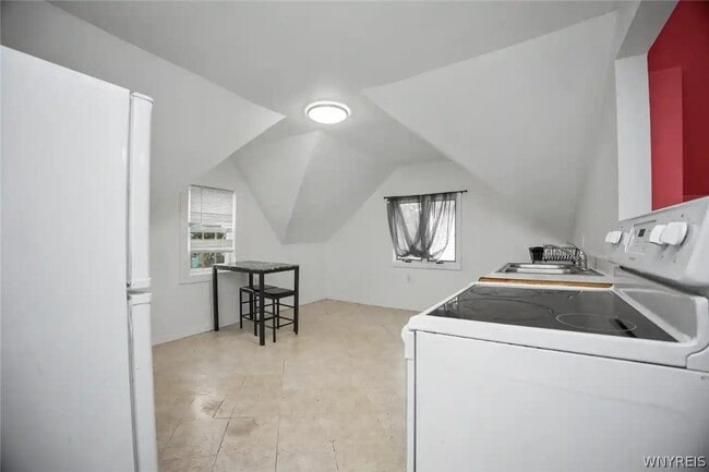 Photo - 485 Porter Ave