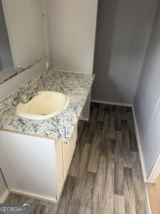 Photo - 220 Sycamore Ln