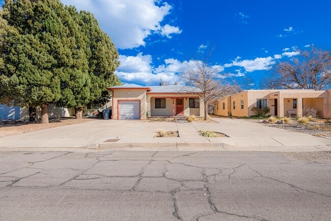 Photo - 624 Adams St NE