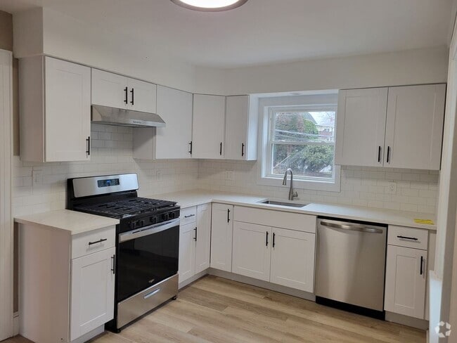 Building Photo - 4 Revere Dr E Rental
