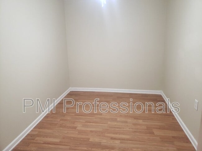 Photo - 528 Judd Dr Unit B