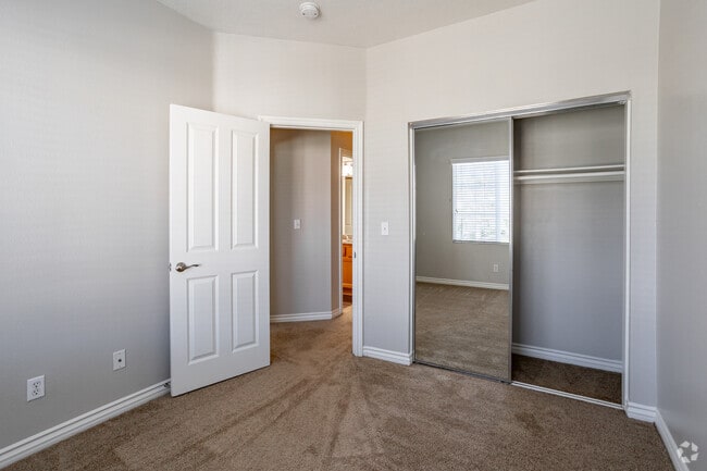 3BR, 2.5BA - 1265SF