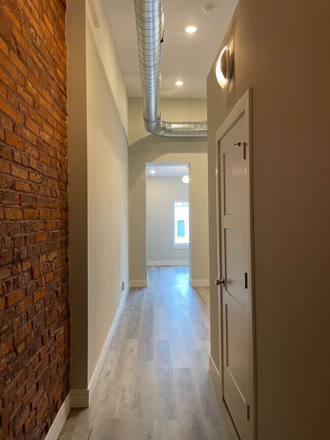 Photo - 2750 Lafayette Ave