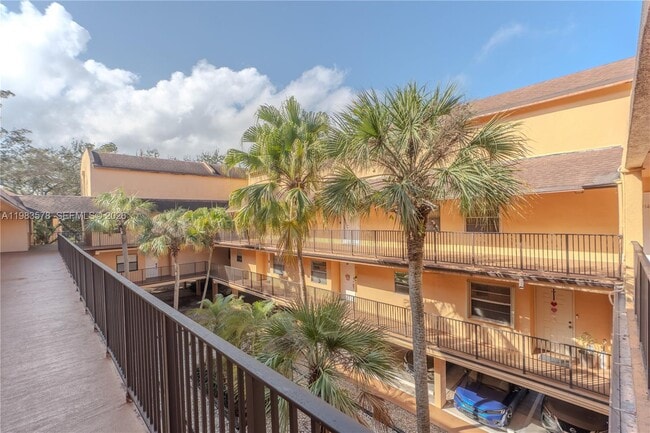 Photo - 430 Commodore Dr Unit 314