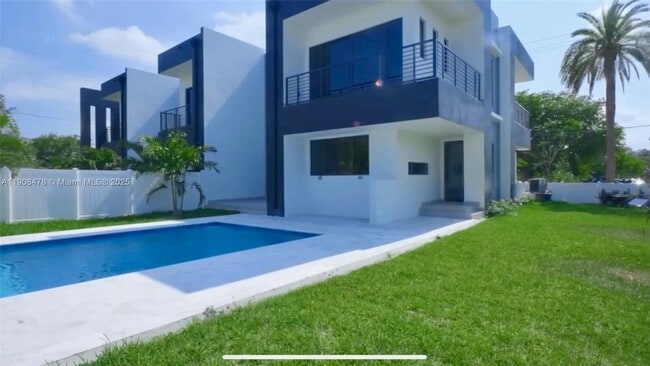 Building Photo - 2342 McKinley St