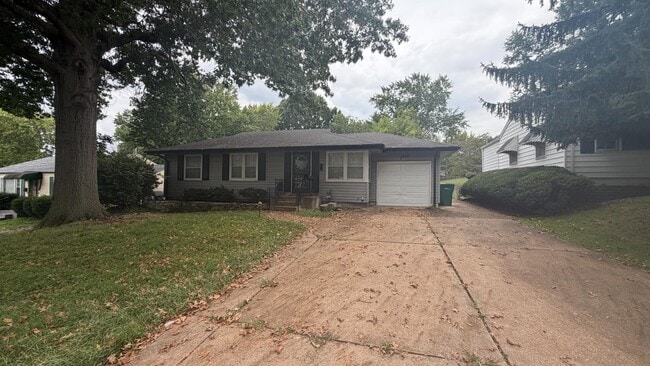 1430 Golden Dr