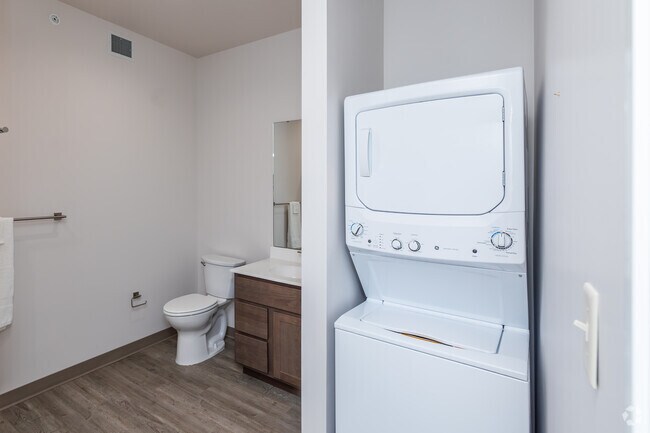 2BD, 2BA - 985SF - Bathroom